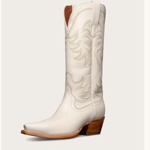Tecova’s Annie Boot in Bone Size 8.5